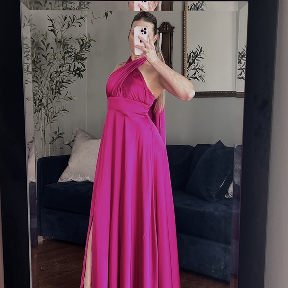Elegant Fuchsia Evening Gown - Picture 2 of 12